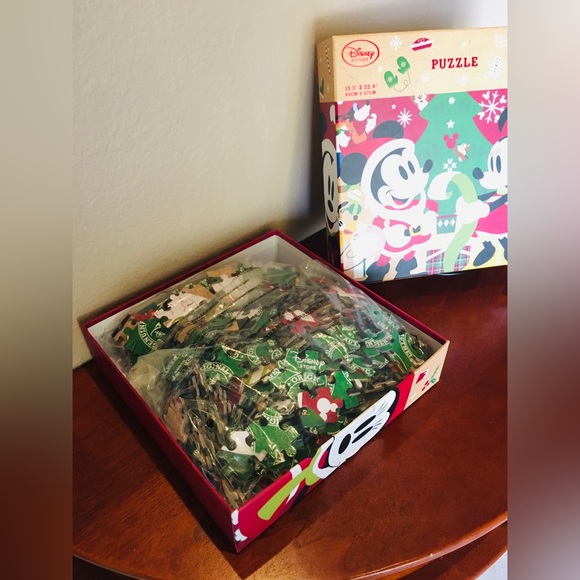 ✨ Disney Store Christmas Mickey & Minnie 500 Piece Puzzle ✨ - Picture 7 of 8